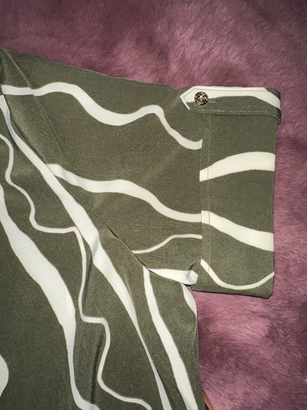 Halston Olive Green & White Wavy Stripe Shirt Dress - Picture 4 of 7